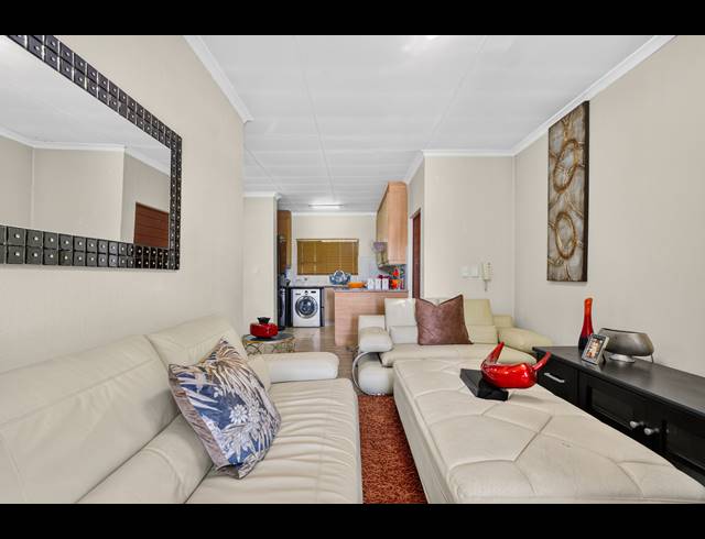 2 BEDROOM APARTMENT FOR SALE IN MAROELADAL